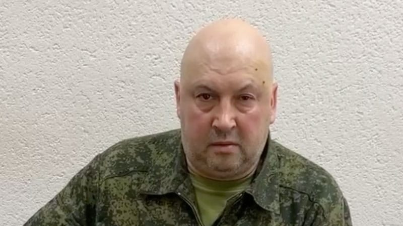Генерал Суровикин обратился к наемникам ЧВК Вагнера и призвал их остановить колонны и подчиниться воле и приказу Путина