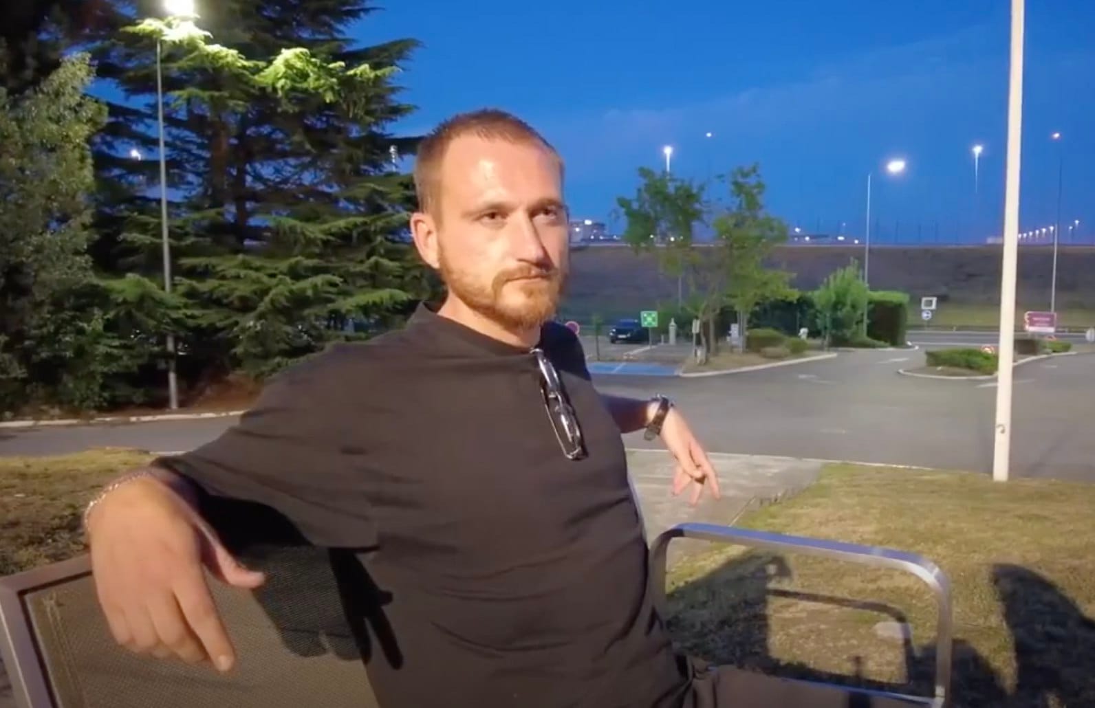 Франция предоставила политическое убежище бежавшему из России десантнику  