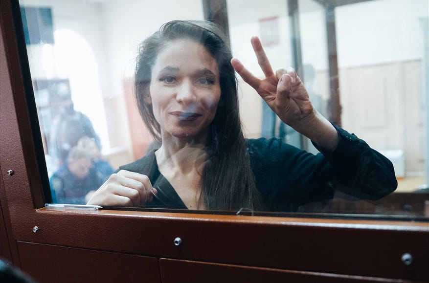 Russian journalist Antonina Favorskaya faces extremism charges for alleged links to Navalny, placed in pre-trial detention for two months