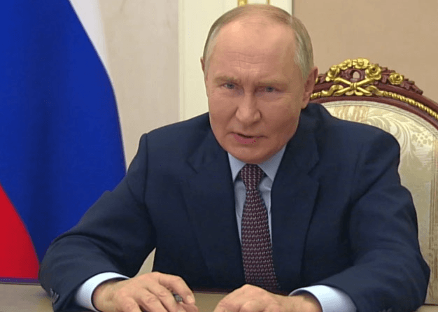 Владимир Путин поддержал идею проводить «Разговоры о важном» для детей с пяти лет, чтобы они «с молоком матери» впитывали «базовые вещи» 