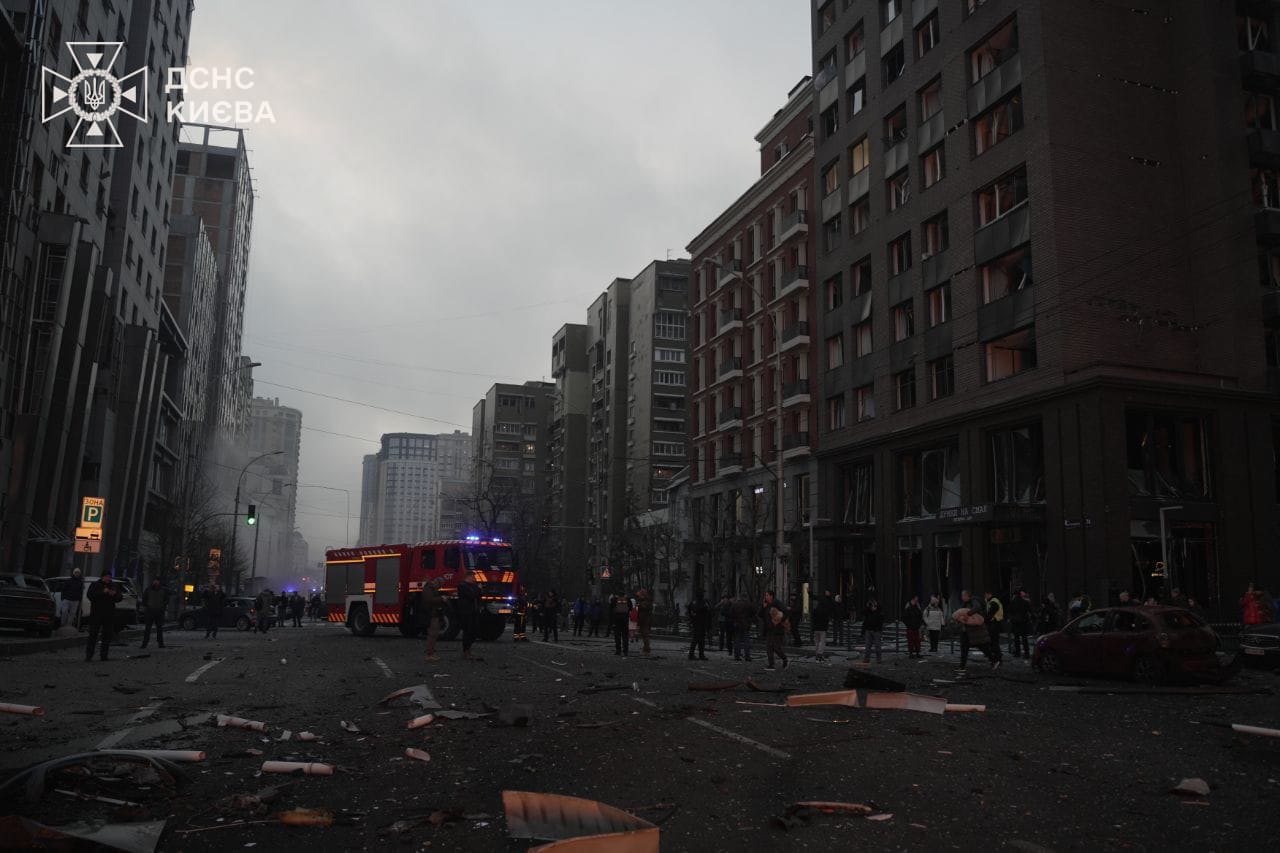 Россия атаковала Киев ракетами «Искандер»/KN-23. Пострадало не менее семи человек