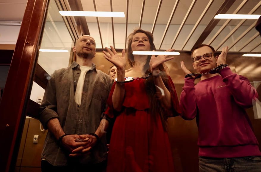 Russia hands four journalists 5.5 years each in Navalny “extremism” case