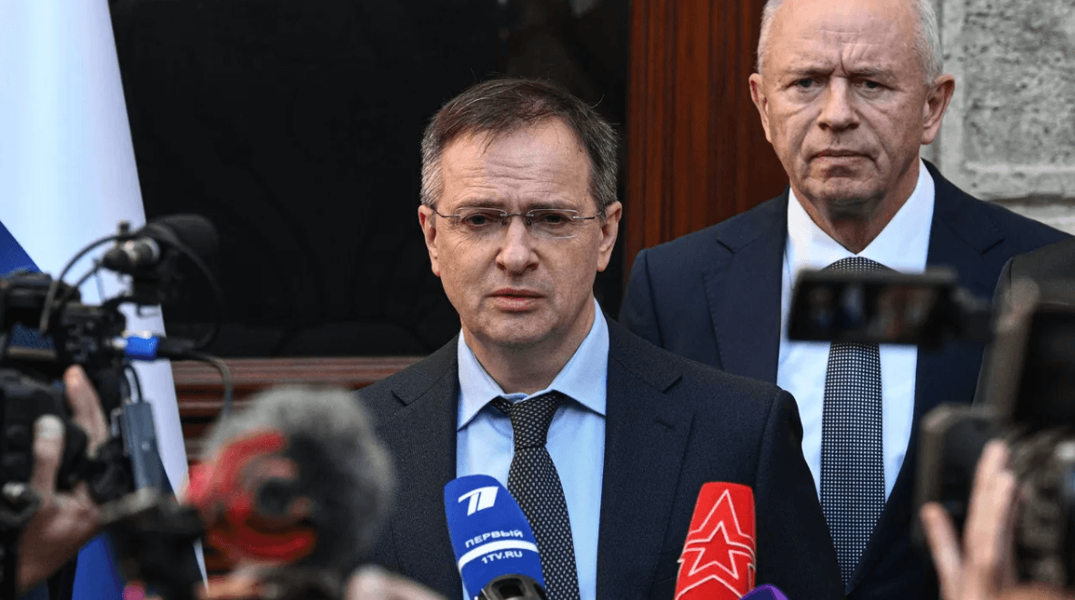 Мединский: Россия предложила Украине прекращение огня на 2–3 дня для сбора тел погибших