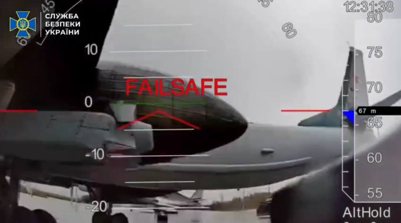 Водители фур, из которых украинские беспилотники атаковали аэродромы в России, ничего не знали об операции СБУ — Зеленский