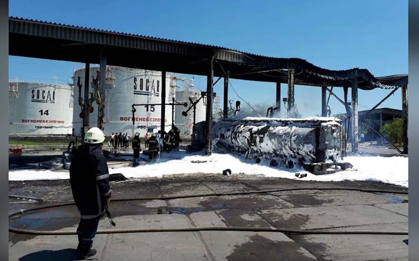 Алиев обвинил Россию в «целенаправленных авиаударах» по нефтебазе SOCAR и другим азербайджанским объектам в Украине