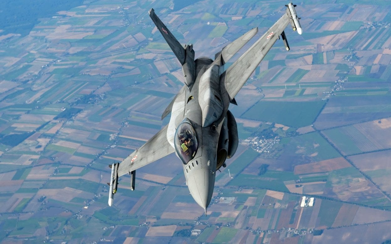 До 23 российских дронов нарушили воздушное пространство Польши, один из них повредил жилой дом 