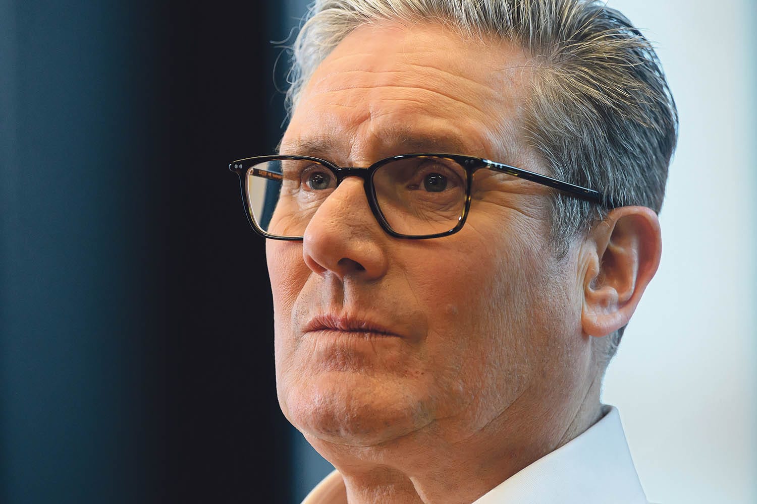 Лейбористы собираются сместить Кира Стармера с поста премьер-министра Великобритании — Би-би-си