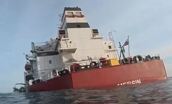 Турецкая компания, чей нефтяной танкер подорвали у берегов Сенегала, объявила, что прекратит все операции, связанные с Россией