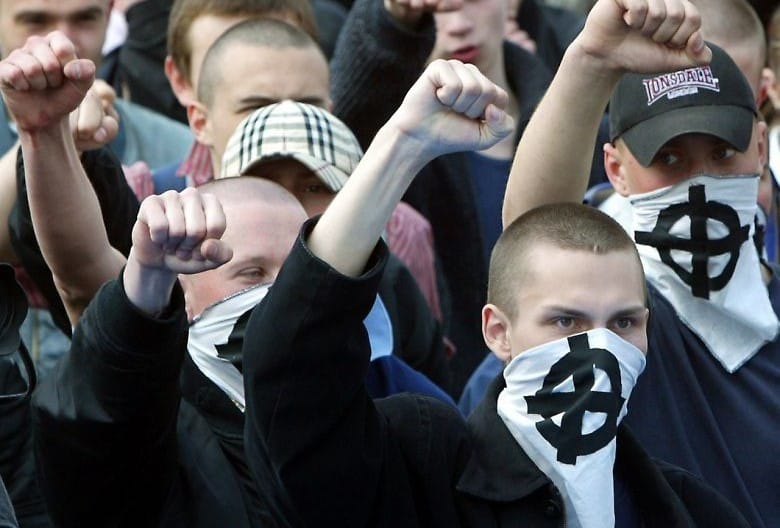 «Полицейский отпустил меня за 300 рублей». Исповедь убийцы-неонациста