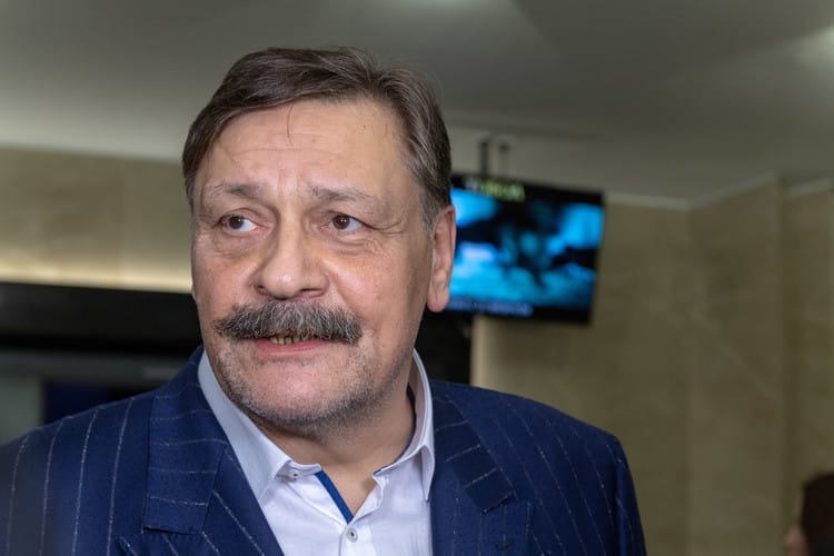 «Парад чего? Парад бессилия? Парад запретов и оград?»: Народный артист Назаров прочитал к 9 Мая стихотворения о «бессмысленном параде»