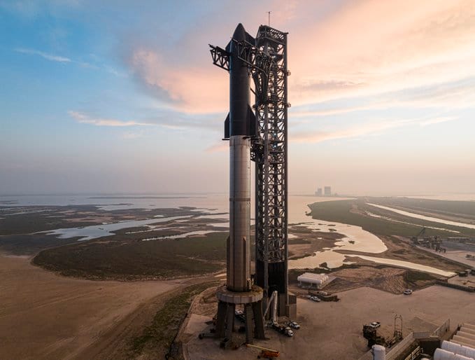 SpaceX запустила Starship. Это самая большая и первая полностью многоразовая ракета в истории