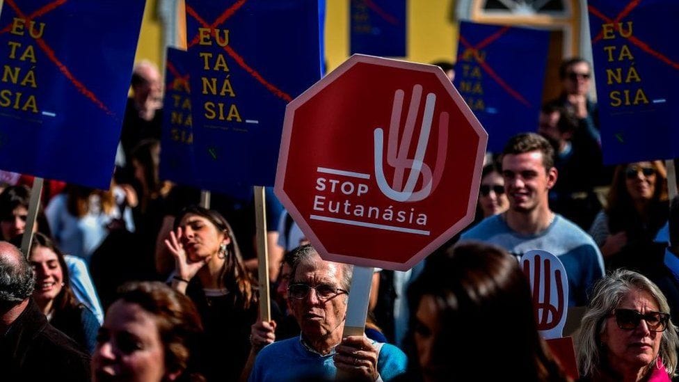 В Португалии разрешили эвтаназию для страдающих неизлечимыми заболеваниями