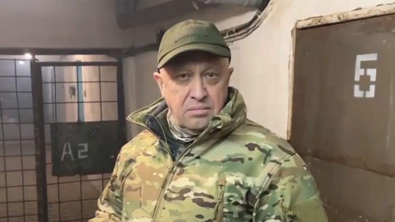 «Локацию скинь, поговорим как мужчины. Мы знаем, сколько ты людей положил». Делимханов и Даудов «забили стрелку» Пригожину