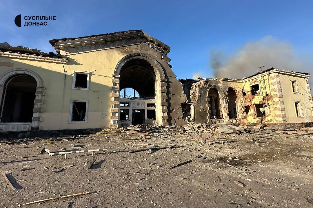 Россия нанесла ракетный удар по Констрантиновке Донецкой области, разрушив железнодорожный вокзал