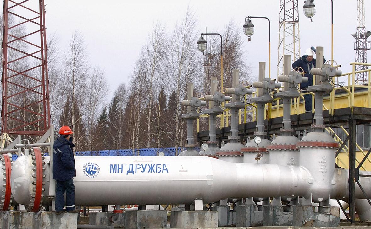Ъ: Россия возобновила поставки нефти по нефтепроводу «Дружба» в Венгрию и Словакию, остановленные после украинских санкций против «Лукойла»