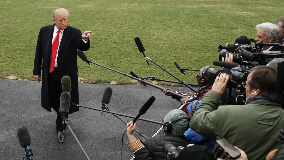«Тихо, хрюшка!» Как Трамп пытается подчинить себе американскую прессу