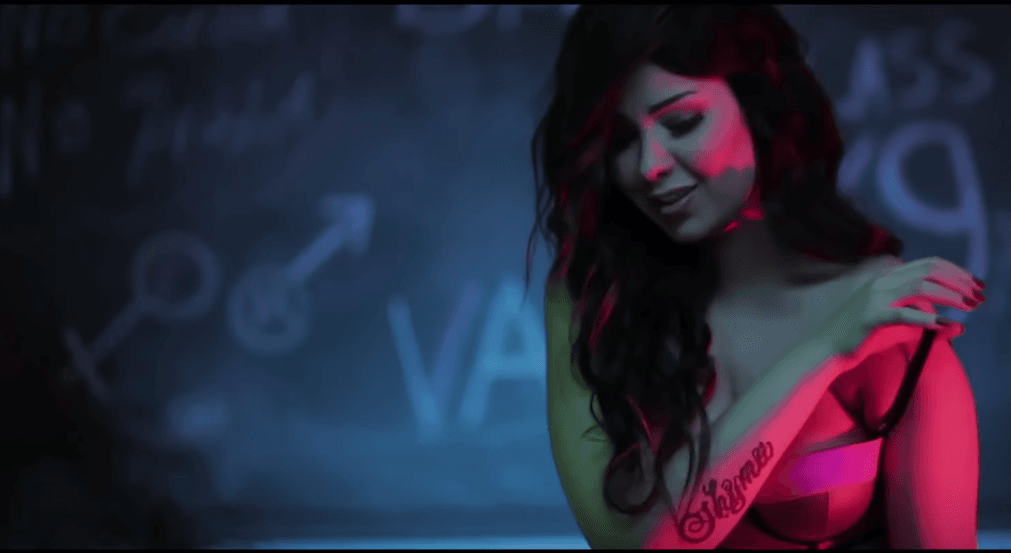 Суд Египта приговорил поп-певицу к 2 годам лишения свободы за "разврат". Такой же срок получил режиссер ее клипа