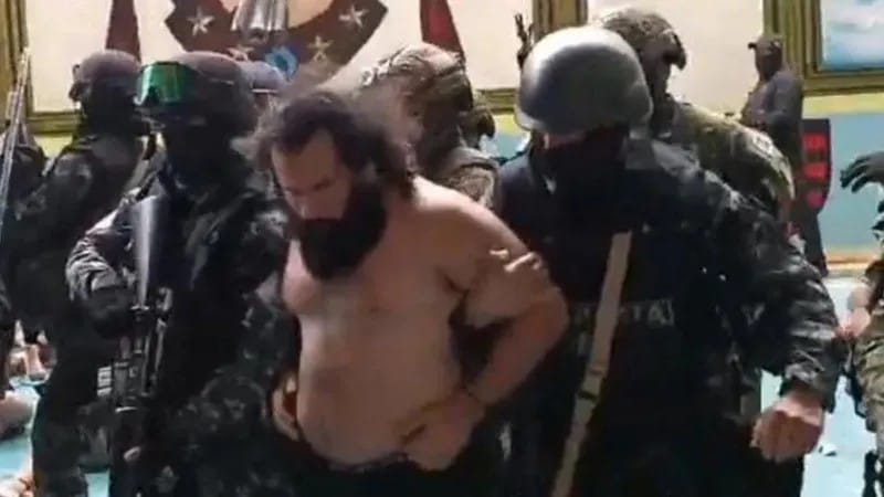 Из тюрьмы в Эквадоре сбежал наркобарон, власти объявили чрезвычайное положение и комендантский час