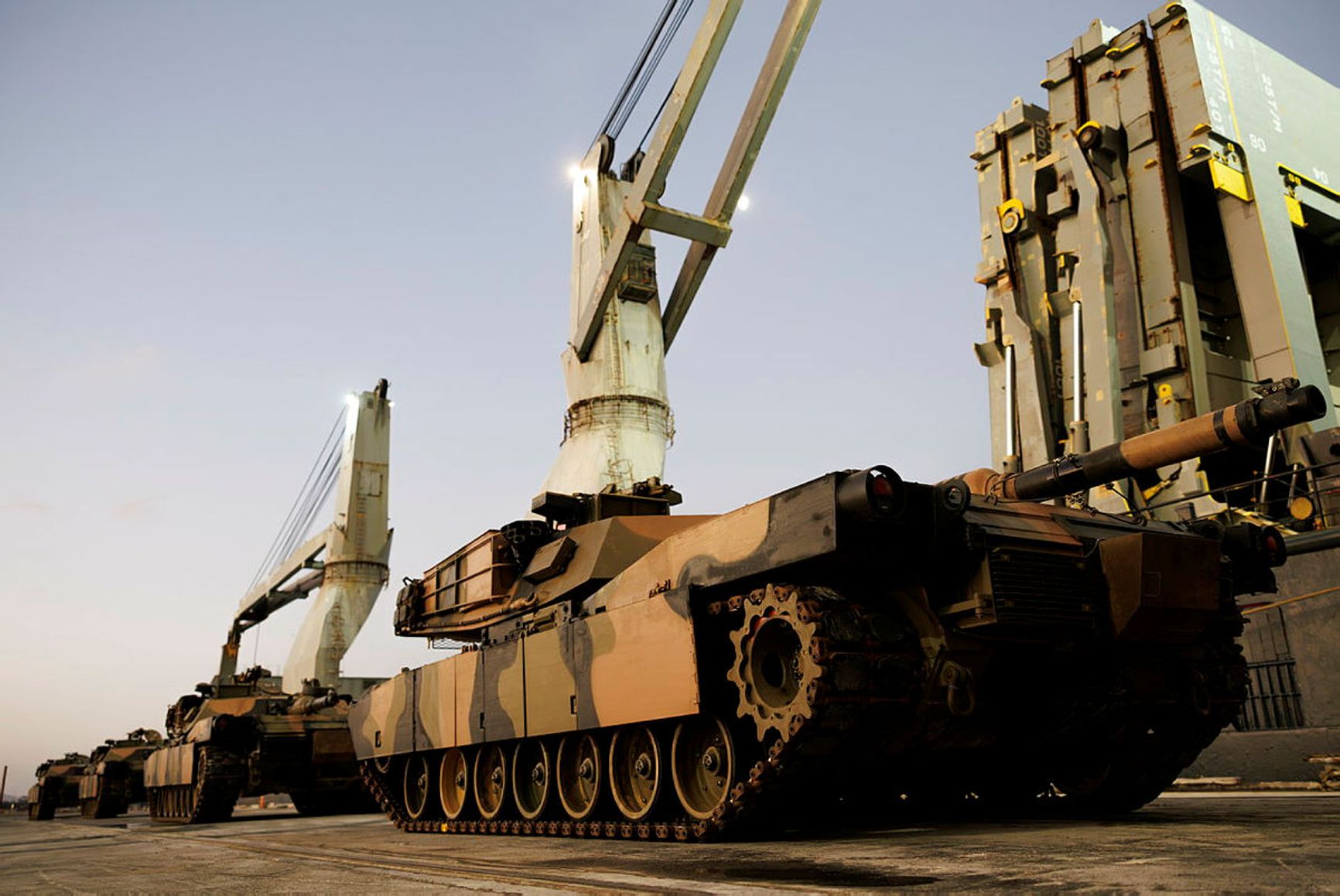 Отправка австралийских танков Abrams M1A1 в Украину