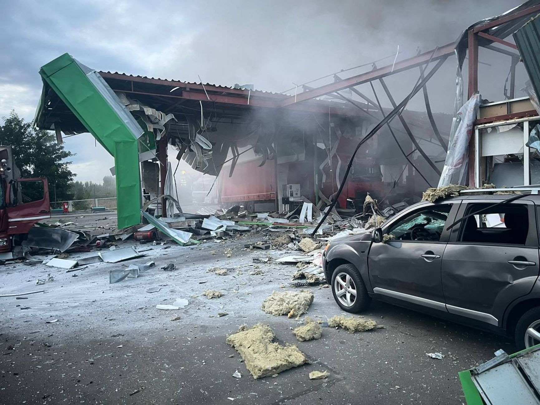 Последствия российского удара по АЗС в Полтавской области