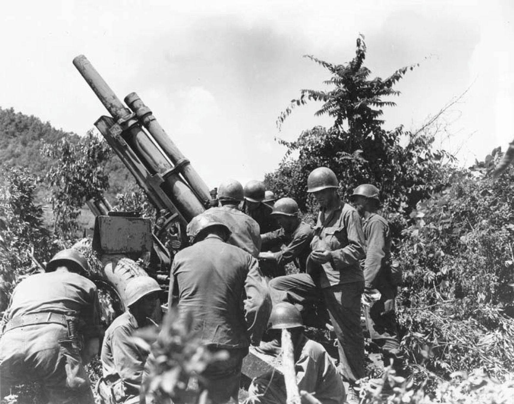 An American howitzer in position in Korea