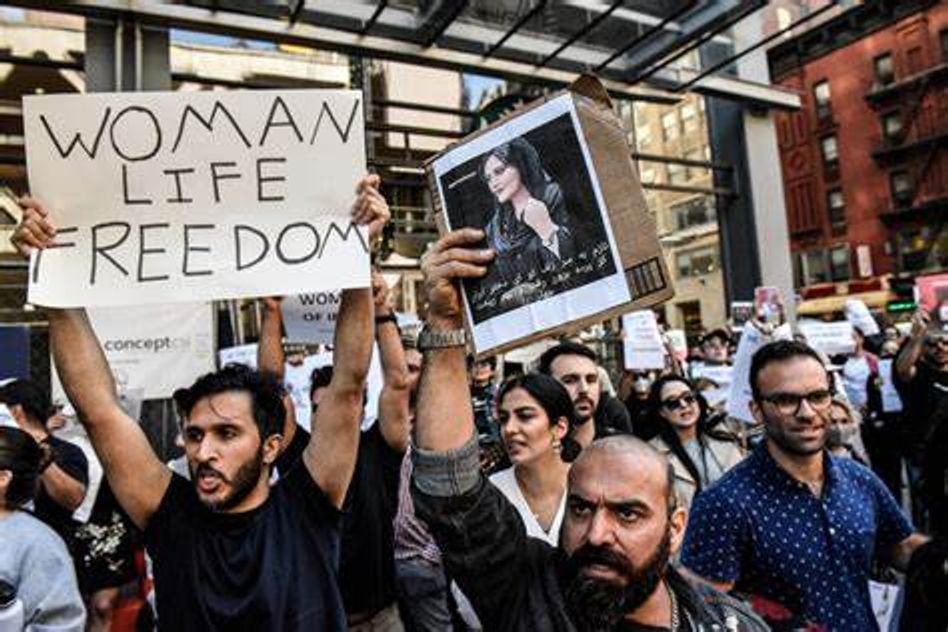 Протесты в Иране в 2022 году были жестоко подавлены 