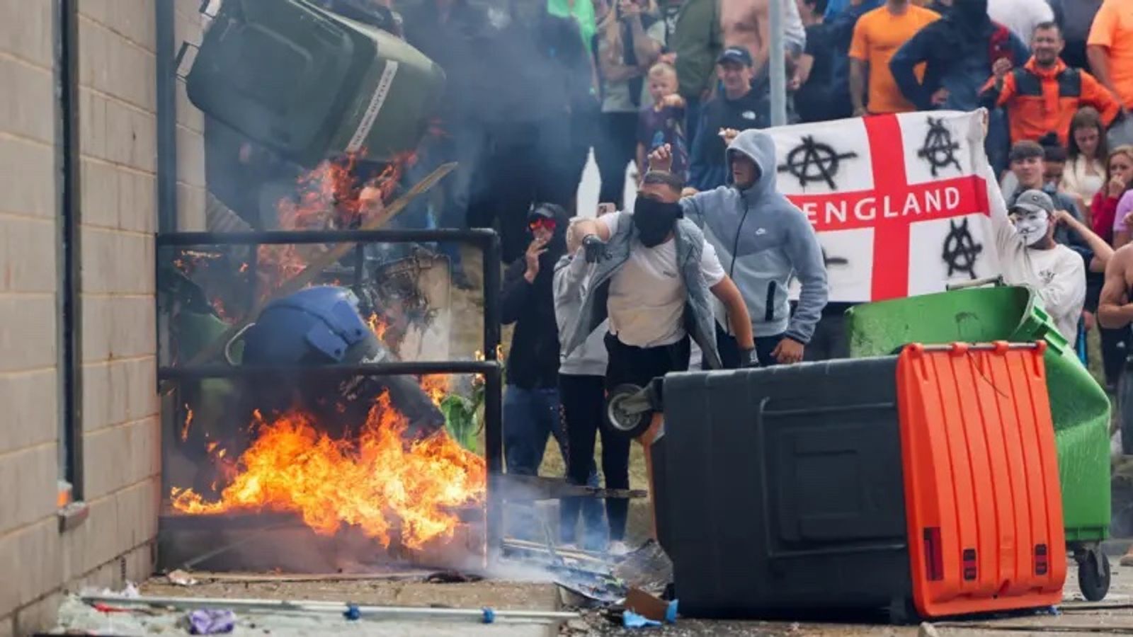 Беспорядки в Великобритании