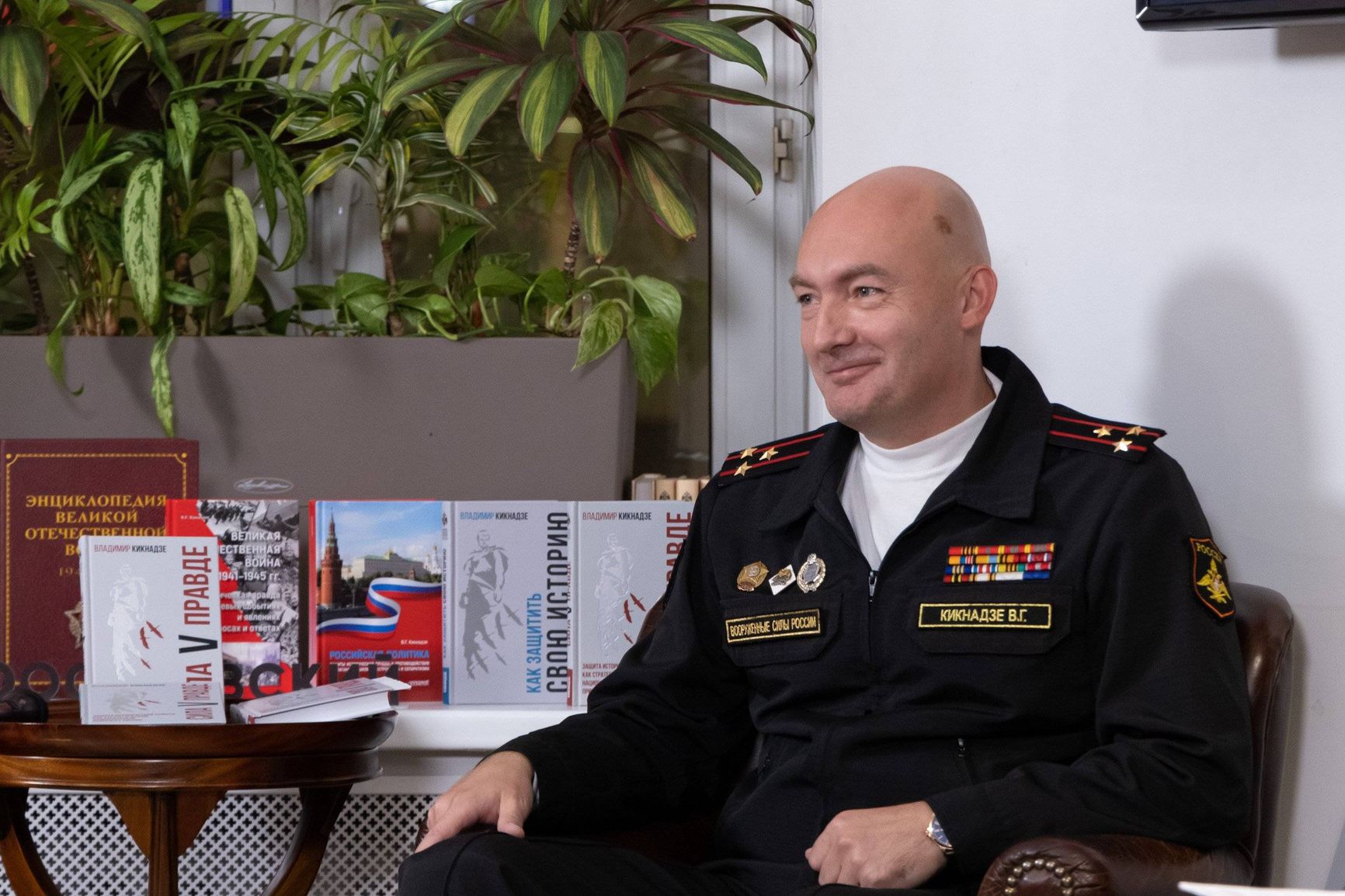 Владимир Кикнадзе и его книги, в том числе «Сила V правде»