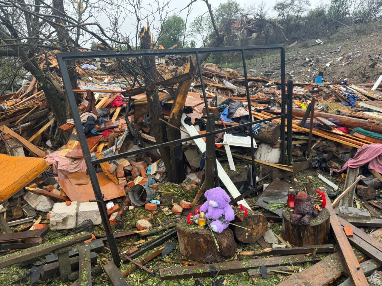 Последствия удара по жилому дому в Житомирской области