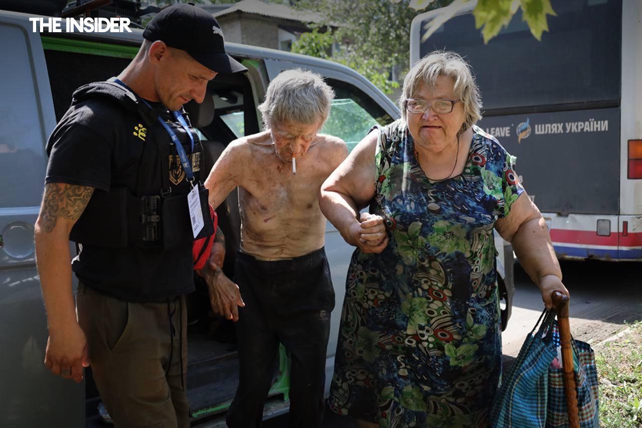 Эвакуация людей в поселке Водянское, Донецкая область