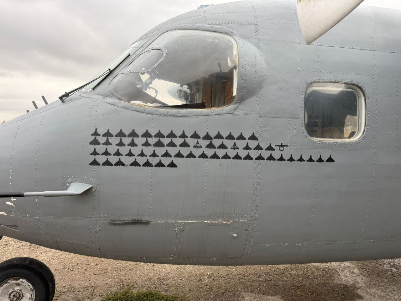 Ан-28 ВВС Украины с «трофеями» на борту