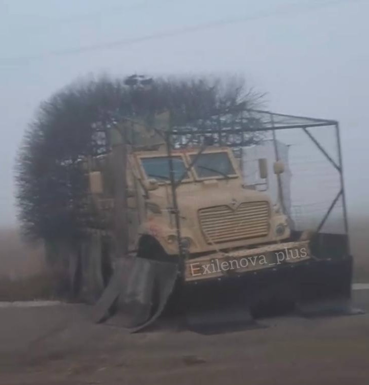 Бронеавтомобиль International MaxxPro с дополнительной защитой