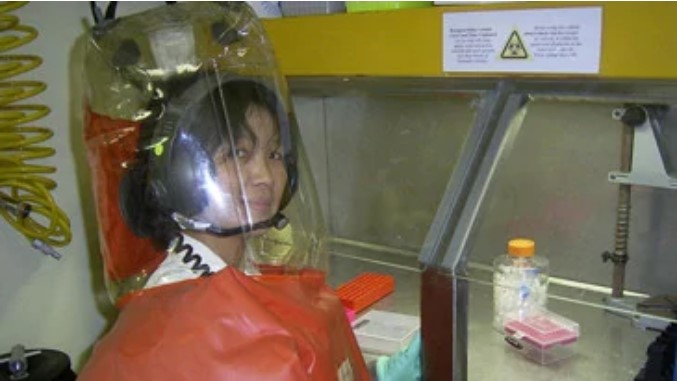 Директор Центра инфекционных заболеваний Уханьского института вирусологии Китайской академии наук Ши Чжэнли во время работы в Австралии в 2006 году