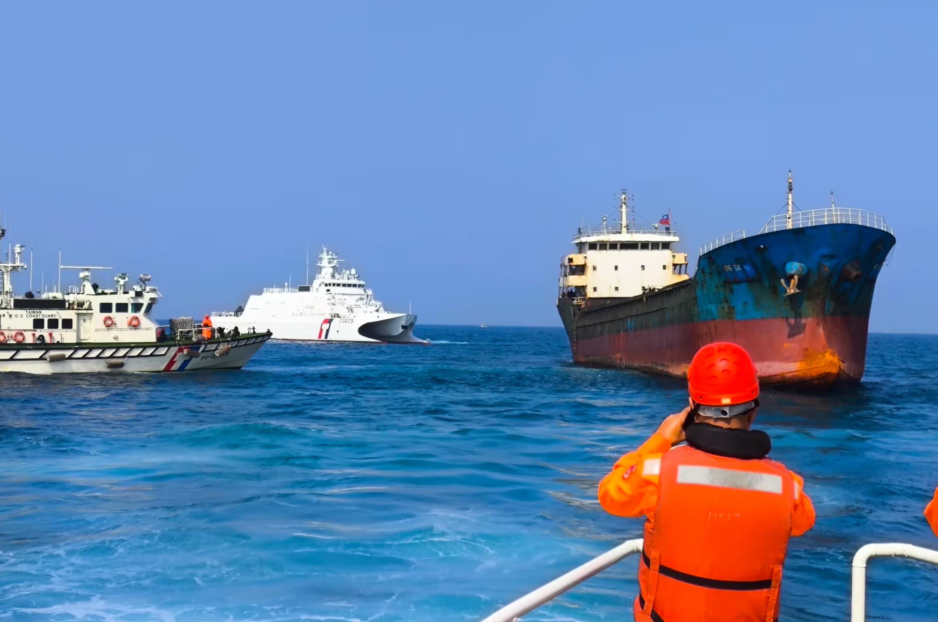 Задержание судна, подозреваемого в обрыве кабеля у берегов Тайваня / Фото: Taiwan Coast Guard Administration
