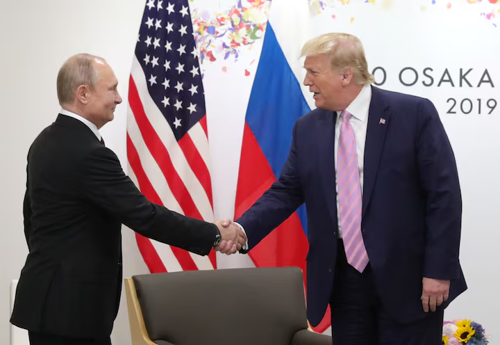 Владимир Путин и Дональд Трамп на саммите G20 в Осаке, 2019 год. Фото: Sputnik