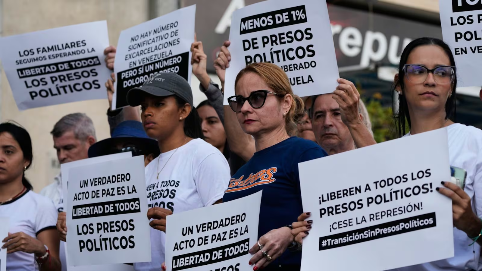 Фото: протест с требованием освобождения политзаключенных в Каракасе, январь 2026 / AP 